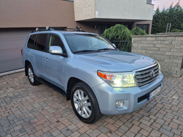 toyota-land-cruiser-v8-45-i-d-4d-lux-200kw272hp-a6-big-1