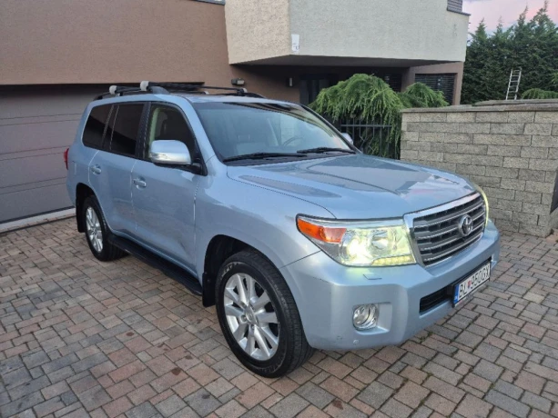 toyota-land-cruiser-v8-45-i-d-4d-lux-200kw272hp-a6-big-1