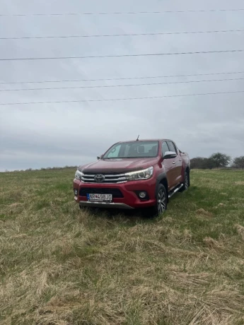 toyota-hilux-invincible-24-big-0