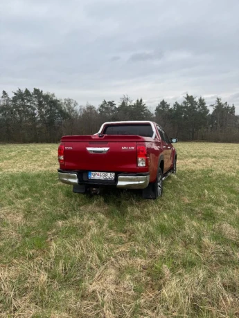 toyota-hilux-invincible-24-big-3