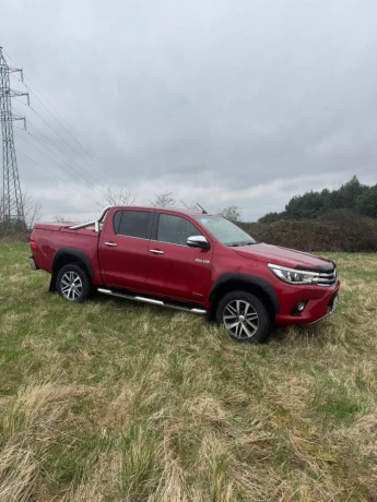toyota-hilux-invincible-24-big-2