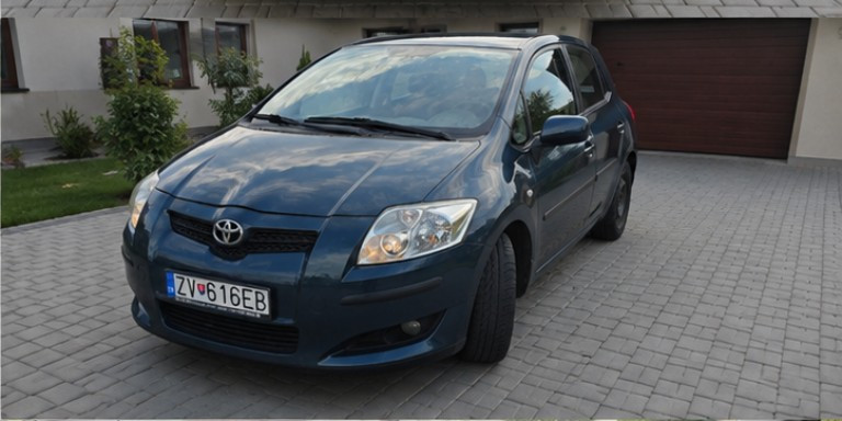 toyota-auris-14-d-4d-big-0