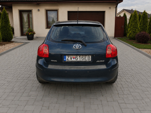 toyota-auris-14-d-4d-big-1