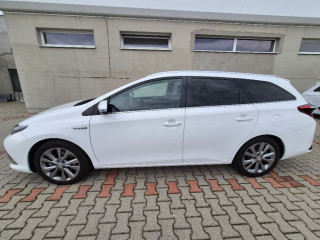toyota-auris-18-i-vvt-i-hybridsd-executive-73kw99hp-a1