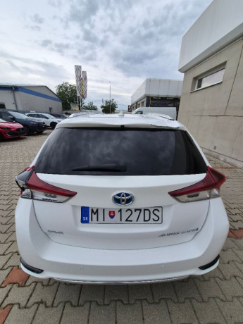 toyota-auris-18-i-vvt-i-hybridsd-executive-73kw99hp-a1-big-1