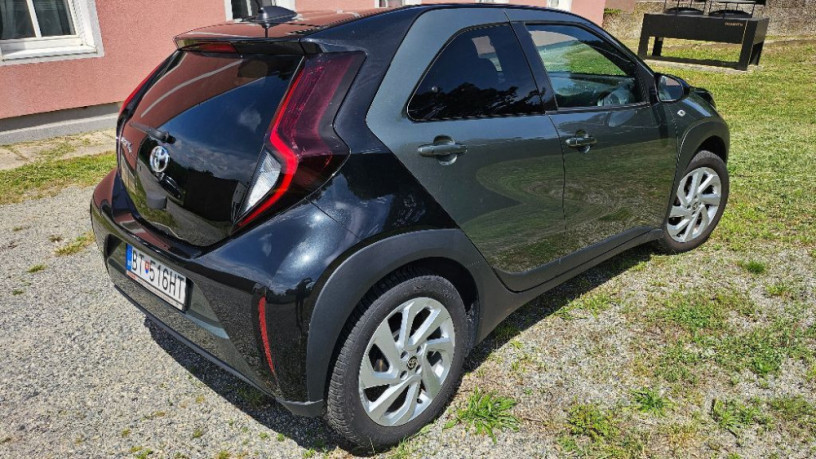 toyota-aygo-x-10-vvt-i-automat-v-zaruke-big-0