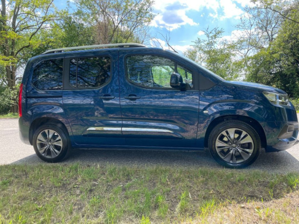 toyota-proace-city-verso-15-d-4d-130-short-family-96kw130hp-m6-big-1