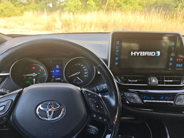 toyota-c-hr-18-hybrid-selection-e-cvt-fwd-72kw98hp-a1-big-3