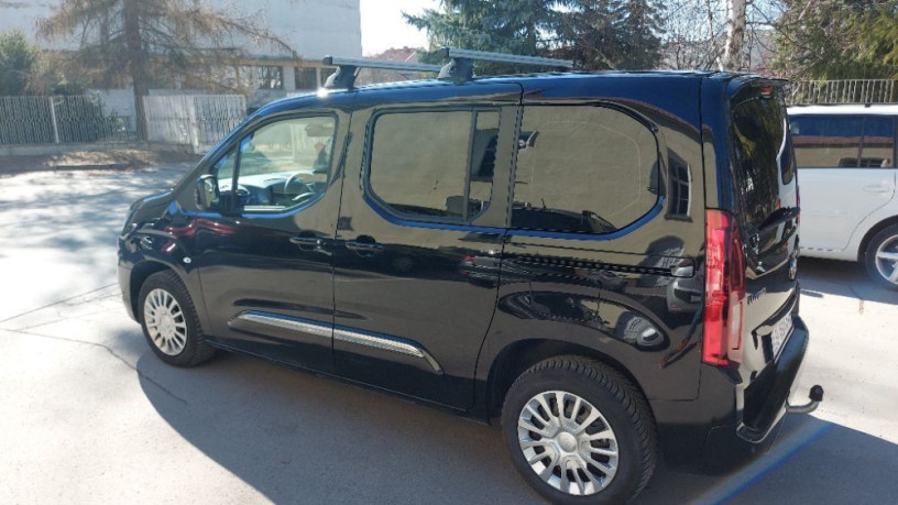 toyota-proace-city-verso-15-d-4d-130-short-shuttle-96kw130hp-m6-big-2