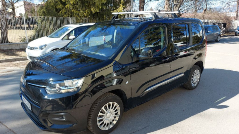 toyota-proace-city-verso-15-d-4d-130-short-shuttle-96kw130hp-m6-big-3