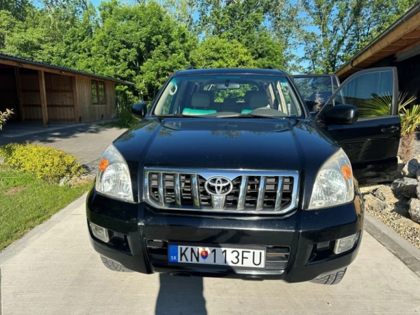toyota-land-cruiser-cierny-big-3