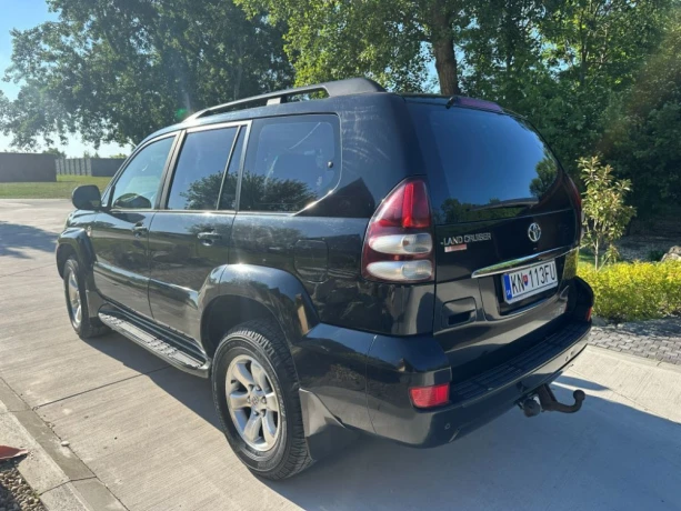 toyota-land-cruiser-cierny-big-2