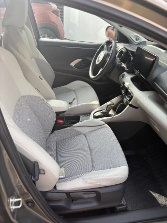 toyota-yaris-15-hybrid-e-cvt-executive-68kw92hp-a1-big-2