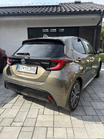 toyota-yaris-15-hybrid-e-cvt-executive-68kw92hp-a1-big-1
