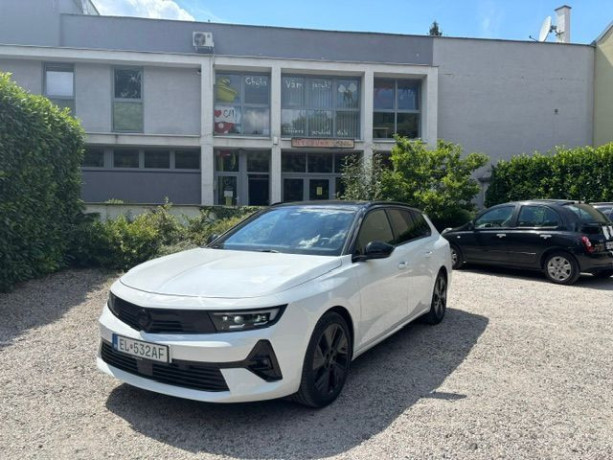 opel-astra-sport-tourer-electric-big-0