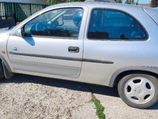opel-corsa-14-16v-1998-3-dverovy-hatchback