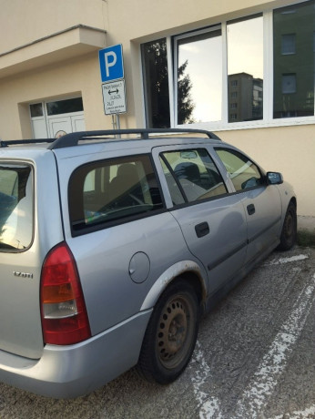 opel-astra-sport-tourer-16-big-1