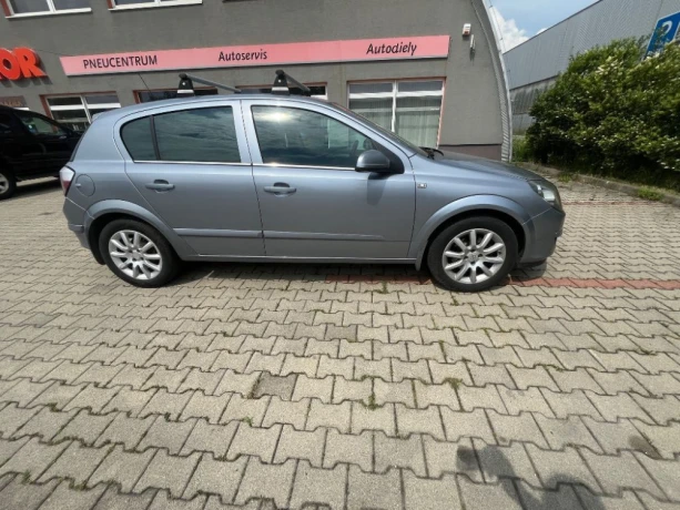 opel-astra-14-cosmo-66kw-big-1