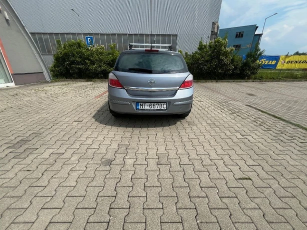 opel-astra-14-cosmo-66kw-big-3