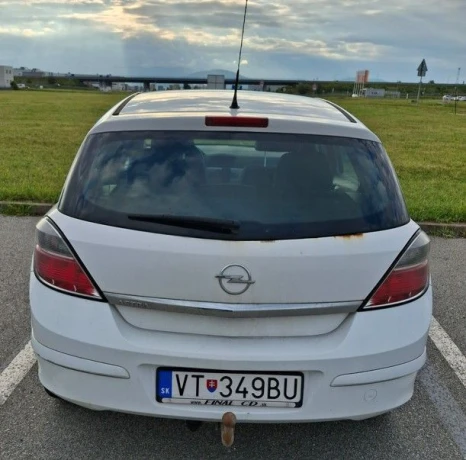 opel-astra-16-16v-essentia-85kw115hp-m5-big-1