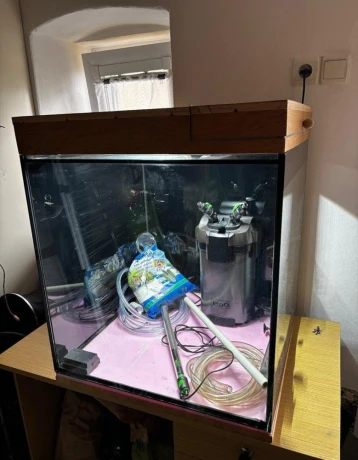 predam-akvarium-216-litrove-kocka-60x60-big-2
