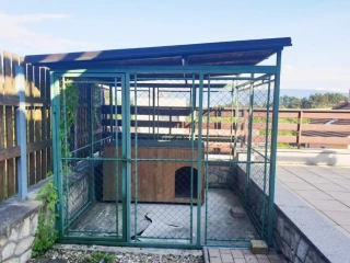 koterecvoliera-s-budou-pre-psa