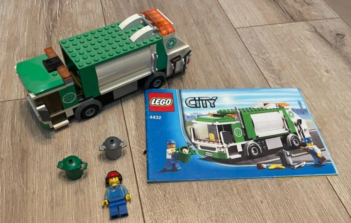 lego-4432-smetiarske-auto-big-0