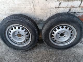 kolesa-r13-4x100-na-vlecku