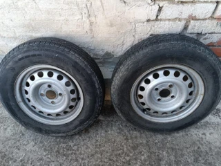 kolesa-r13-4x100-na-vlecku