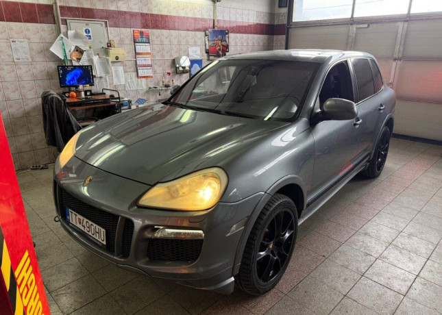 rozpredam-porsche-cayenne-turbo-big-3