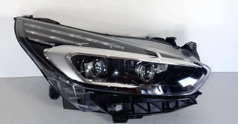 ford-galaxy-smax-svetlo-prave-2020-big-0