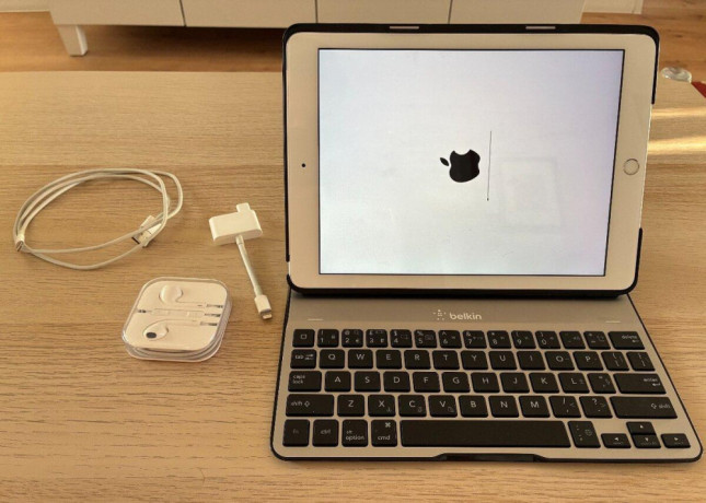 ipad-5generacie-klavesnica-obal-sluchadla-kabel-big-1