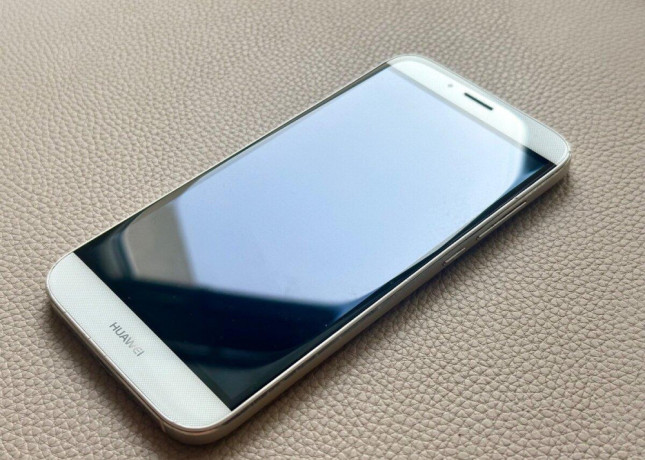 huawei-g8-v-zlatej-farbe-big-2