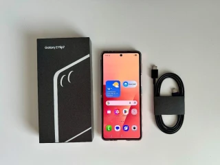 samsung-z-flip7-12gb-256gb-coralred-top-zaruka