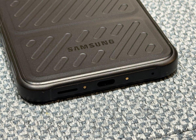 odolny-samsung-galaxy-xcover-7-6128gb-big-2