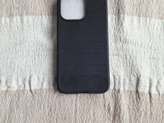 obal-zadny-na-iphone-13-pro-carbon