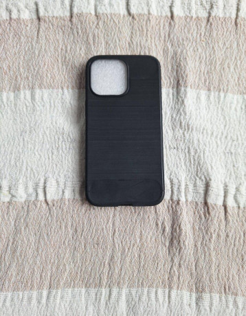 obal-zadny-na-iphone-13-pro-carbon-big-0