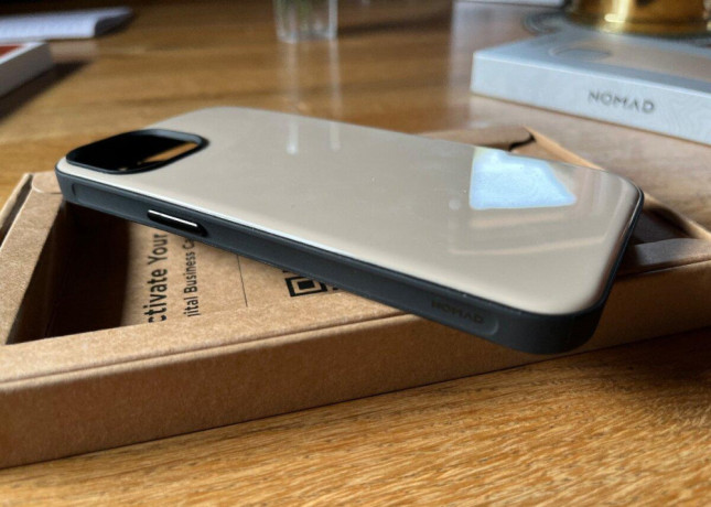 i-phone-nomad-kryt-13-big-2