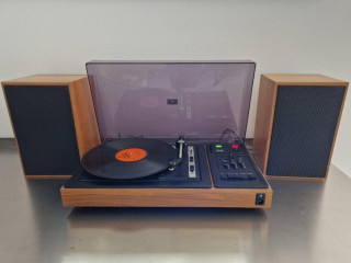 zberatelsky-kusok-gramofon-tesla-nzc-160