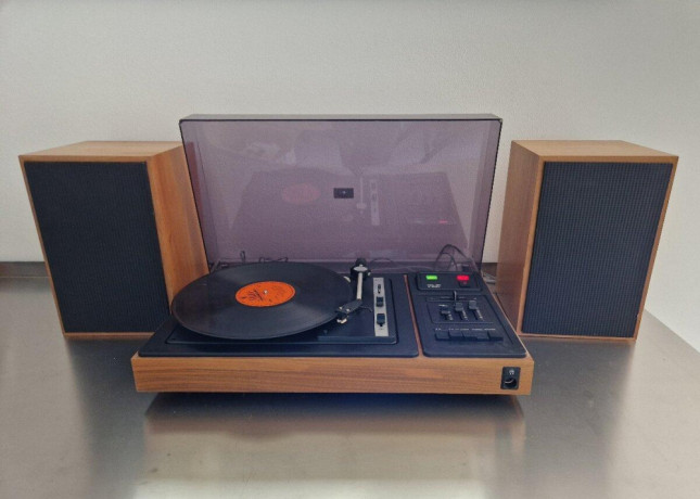 zberatelsky-kusok-gramofon-tesla-nzc-160-big-0