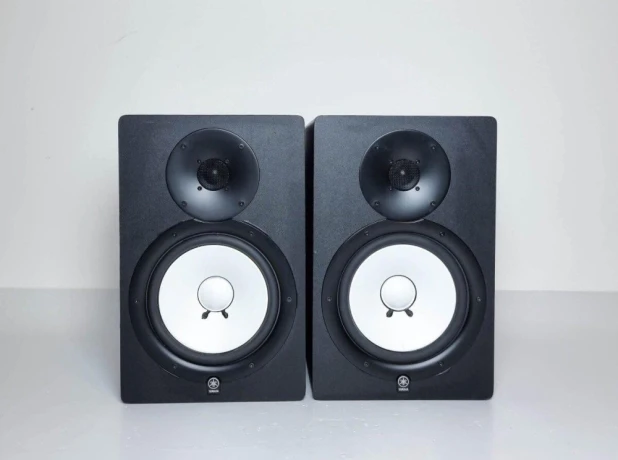 yamaha-hs80m-yamaha-sw10-volitelna-moznost-big-2