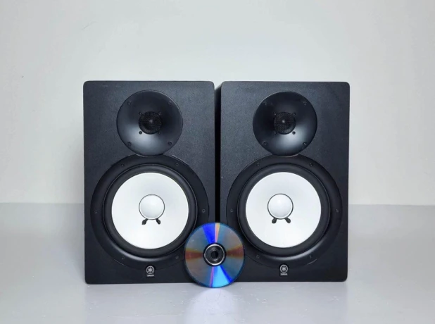 yamaha-hs80m-yamaha-sw10-volitelna-moznost-big-1