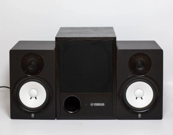 yamaha-hs80m-yamaha-sw10-volitelna-moznost-big-0