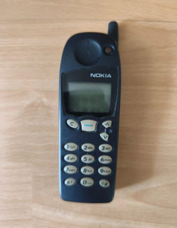 darujem-retro-nokia-5110-za-2x-monster-big-0