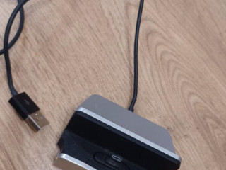 stojan-na-nabijanie-a-datovy-prenos-micro-usb
