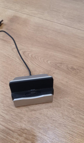 stojan-na-nabijanie-a-datovy-prenos-micro-usb-big-2