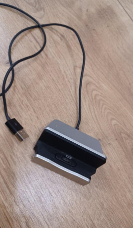 stojan-na-nabijanie-a-datovy-prenos-micro-usb-big-0