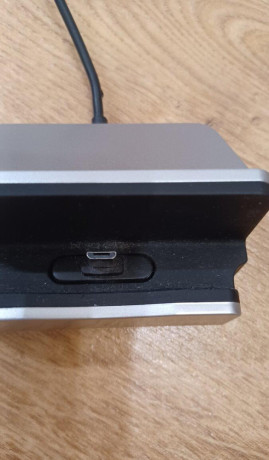 stojan-na-nabijanie-a-datovy-prenos-micro-usb-big-1