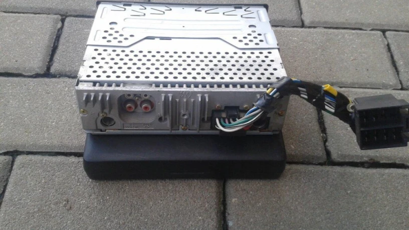 retro-autoradio-na-kazety-sony-a-mikrofon-big-1