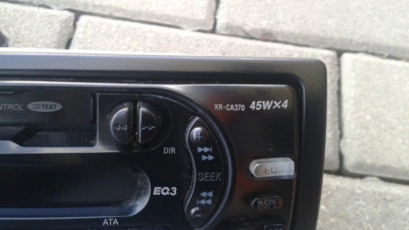 retro-autoradio-na-kazety-sony-a-mikrofon-big-2